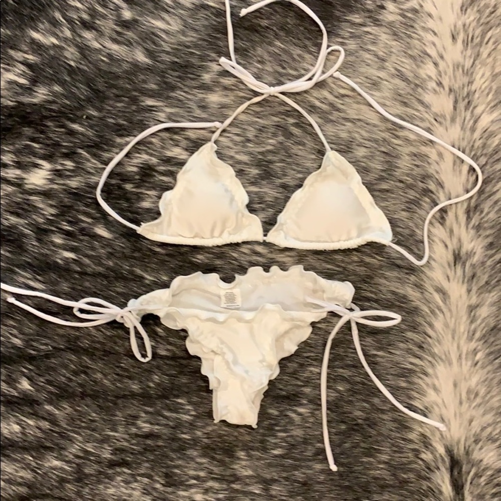 White scrunchie bikini 🕊